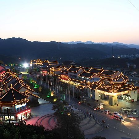 Wudangshan Yinjie Holiday Hotel Danjiangkou Екстер'єр фото