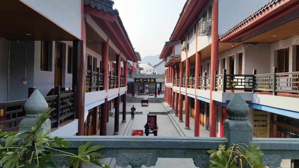 Wudangshan Yinjie Holiday Hotel Danjiangkou Екстер'єр фото