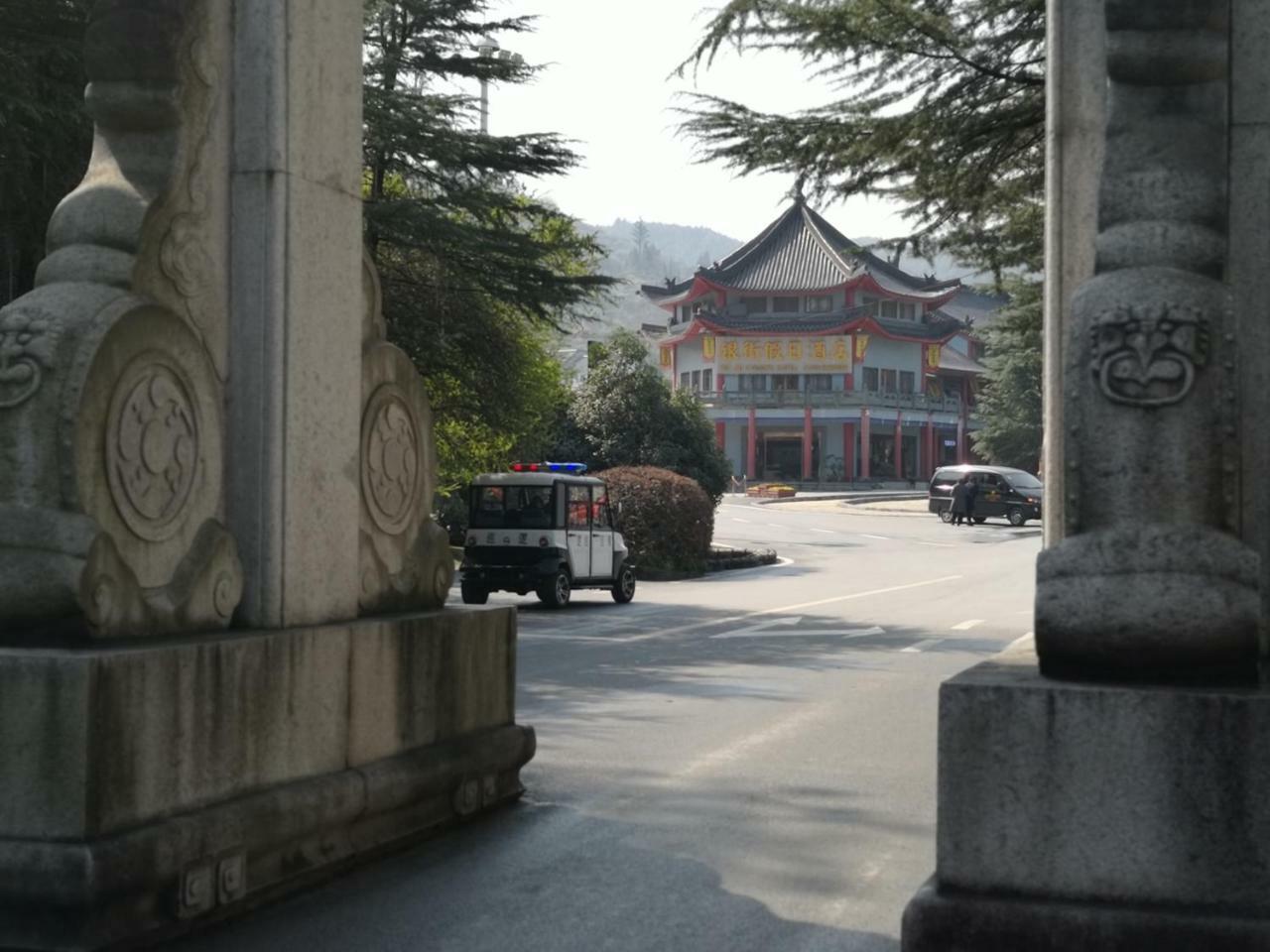 Wudangshan Yinjie Holiday Hotel Danjiangkou Екстер'єр фото